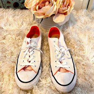 Converse sneakers womens sz 7 1/2
